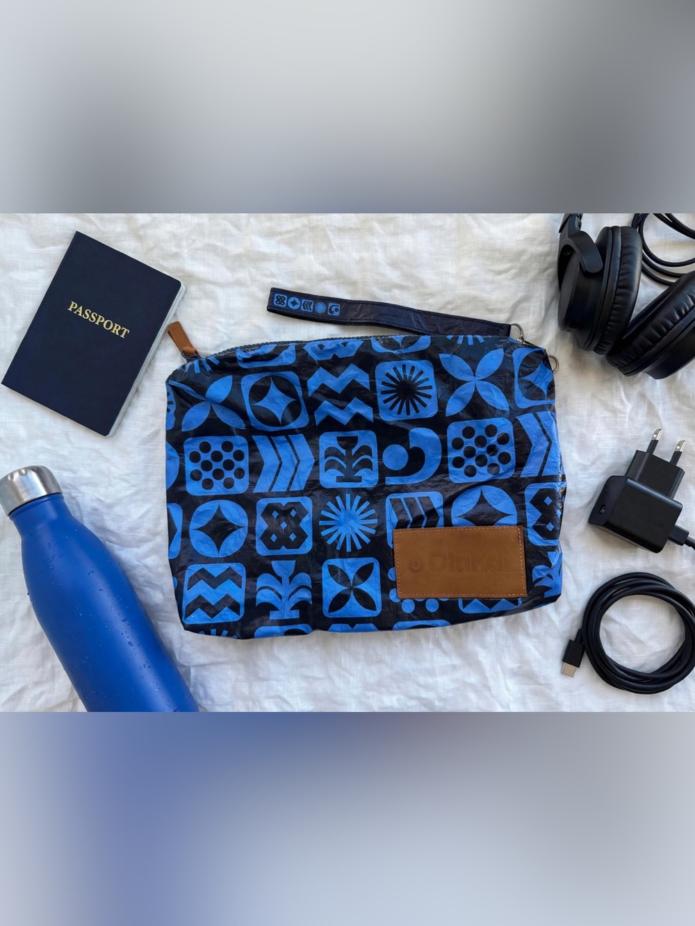 Blue Patterned Wristlet Pouch by OLUKAI
